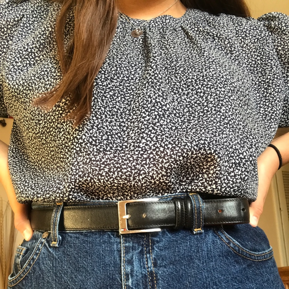 Women’s size 12 blouse. In perfect condition!